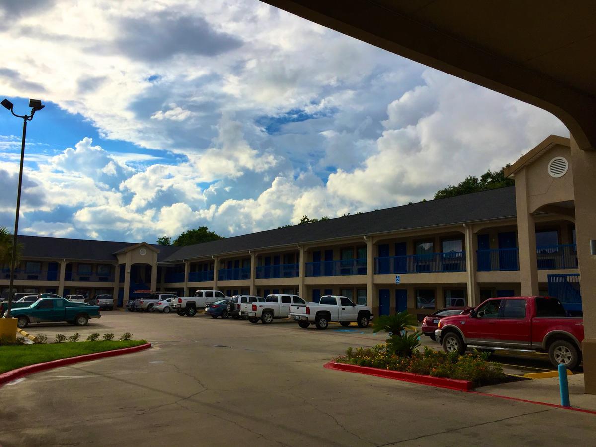 Americas Best Value Inn & Suites Mont Belvieu Houston Eldon Exteriör bild